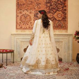 VASTRA COTTAGE Vestido de Diseñador Suave con Lentejuelas Bordadas, Lehenga de Satén con Encaje, Traje Festivo para Boda y Fiesta con Dupatta de Red - Product Image 4