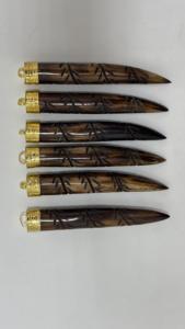 Bolígrafo Ecológico Hecho a Mano con Cuerno de Búfalo y Diseño Moderno de Hojas Talladas, Regalo de Boda Premium - Product Image 4