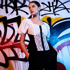 Offre spéciale sur Temu : Blouse élégante noire et blanche à patchwork de dentelle pour femme, manches bouffantes, col carré, coupe ajustée, style streetwear décontracté - Product Image 1