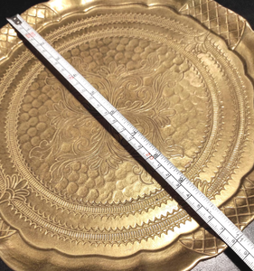 Plato Decorativo Dorado con Diseño Floral Antiguo para Cenas de Lujo y Ocasiones Especiales, Incluyendo Ramadán, Decoración de Mesa Premium - Product Image 6
