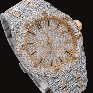 Reloj de Diseño con Esfera Redonda en Dos Tonos, el Mejor Reloj Personalizado de Moda con Diamantes Moissanite, Movimiento de Cuarzo, Accesorios Hip Hop para Hombre - Product Image 4
