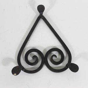Trépied en métal aluminium finition antique, forme ronde, résistant à la chaleur et écologique, trépied en métal de haute qualité sur pieds - Product Image 5