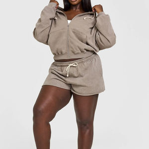 Nouvel ensemble 2 pièces élégant pour femme : sweat à capuche court en molleton bouclette à épaules tombantes, manches courtes, fermeture éclair unie et ourlet brut, avec short à entrejambe bas - Product Image 4