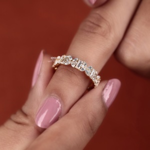 Anillo de eternidad floral con diamantes redondos y marquise, banda de oro de 14K con formas mixtas, anillo de boda floral apilable, regalo para ella - Product Image 4