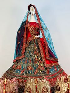 Vestido de Gala Azul Marino Brillante con Lentejuelas y Encaje, Escote en V, Manga Larga, Asimétrico, Formal, con Cremallera Trasera, Perlas y Flores, Corte en A - Product Image 3