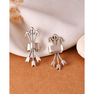 ต่างหูแบบหนีบแฟชั่น Trishool ดีไซน์หรูหรา สีเงิน รุ่นอินเดีย MTER536 - Product Image 3