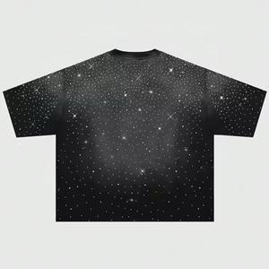 เสื้อยืดโอเวอร์ไซส์สีดำลายดาวพิมพ์ดิจิทัล แขนสั้น คอกลม ผ้าถักโพลีเอสเตอร์ สไตล์ลำลองสำหรับผู้ชาย - Product Image 4