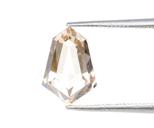 Diamante de laboratorio CVD de 2.0 quilates, corte escudo, color champán elegante, claridad VVS-VS, color elegante, personalizable para anillo. - Product Image 2