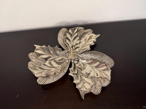 Magnifique assiette en feuille d'argent pour servir des fruits secs et des collations aux invités, plat élégant pour la présentation lors des dîners et des fêtes, provenant d'Inde. - Product Image 5