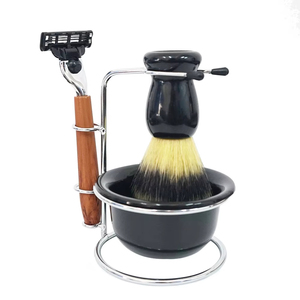 Ensemble de rasage professionnel en acier inoxydable 4-en-1 avec rasoir, brosse, savon et bol - Personnalisable pour un rasage impeccable - Product Image 3