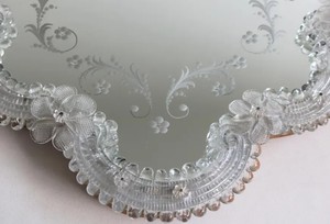 Espejo de Cristal de Murano Veneciano Italiano, Grabado a Mano, con Flores Hechas a Mano y Sopladas - Product Image 3
