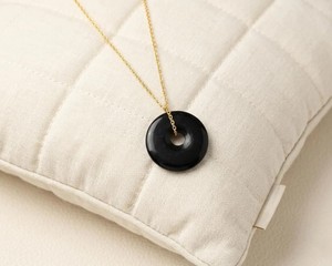Collier en tourmaline noire naturelle, pendentif en pierre précieuse, bijoux faits à la main, bijoux de guérison, cadeau de mode pour femmes - Product Image 1