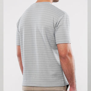 T-shirt pour homme à rayures minimalistes, texture rayée, 100% coton mélangé, streetwear, coupe ample, col rond, manches courtes, fabricant OEM ODM - Product Image 4