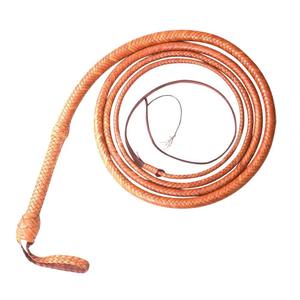 แส้หนัง PU แบบถักสำหรับขี่ม้า ด้ามจับสีพื้นพร้อมดีไซน์แบบห่วง - Product Image 1