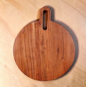 Planche à découper en bois de mangue artisanale de qualité supérieure Unicorn Handicrafts, avec rainure pour les jus, personnalisable - Product Image 1