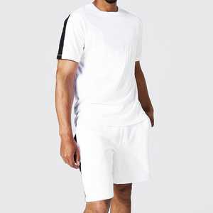 Conjunto de Camiseta Roja de Cuello Redondo y Pantalones Cortos Negros para Hombre, Ropa Deportiva Informal, Transpirable y de Secado Rápido para Verano - Product Image 2