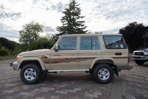 LandCruiser GRJ76 Hardtop VX V6 4X4 2022 USADO - Product Image 3