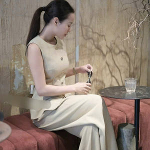 Conjunto de dos piezas de verano para mujer, ropa cómoda, natural, a la moda, lavable, con empaque personalizado del fabricante de Vietnam. - Product Image 2