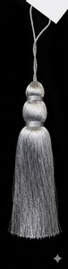 Robe en velours vert avec détail de pompon argenté pour usage vestimentaire - Product Image 3