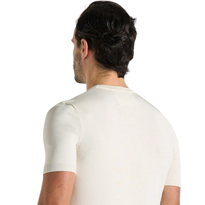 T-shirt en coton tricoté pour homme, col rond, manches courtes, coupe ajustée, imprimé discret sur la poitrine, ourlet côtelé, style décontracté minimaliste, vente en gros, personnalisable OEM - Product Image 4