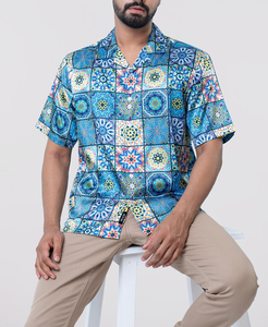 Chemise d'été décontractée pour homme, fabriquée sur mesure, en polyester 100% teint en fil, respirante, séchage rapide, anti-rétrécissement, idéale pour les vacances. - Product Image 1