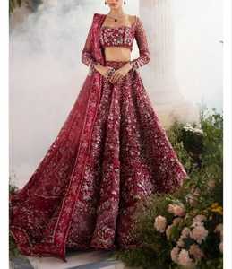 Robes de mariée élégantes et richement ornées de haute qualité pour femmes, confectionnées sur mesure à des prix abordables. - Product Image 6