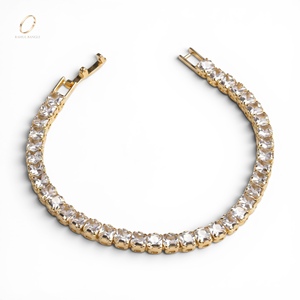 Bracelet chaîne tennis plaqué or avec zircons cubiques carrés étincelants en argent pour femmes et jeunes filles – Bijoux de mode en gros - Product Image 2