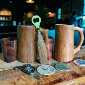 Taza de madera de acacia hecha a mano con abridor de botellas, taza rústica natural para el hogar y el bar a precio económico. - Product Image 3