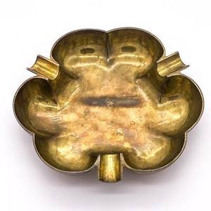 <b>Vintage</b> Brass Desktop <b>Ashtray</b> With Floral Shape Design - Product Image 1