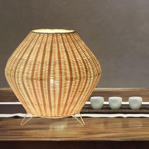 Lámpara de Mesa de Ratán, Diseñada como Iluminación Decorativa con Materiales de Ratán Natural para Espacios Interiores - Product Image 3