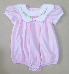 Vente en gros de robes pour bébé fille brodées à la main / Robes pour bébé fille sur mesure. - Product Image 3
