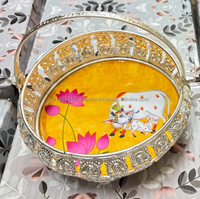 Cesta de plata alemana tallada con figuras tradicionales Pichwai, con asa, para regalos de boda, Diwali, Acción de Gracias, festival, Pooja