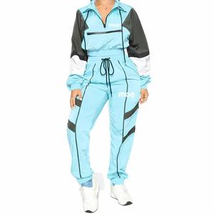 Conjunto Deportivo Moderno con Franjas Reflectantes Personalizadas, Chaqueta con Cierre de Cremallera 100% Poliéster, Pantalón de Nailon, Traje Deportivo Impermeable y Cortavientos - Product Image 1