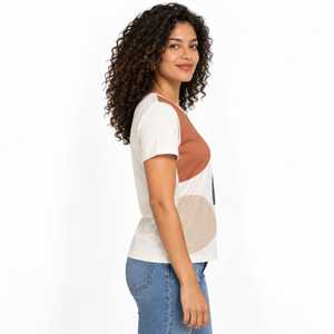 Camiseta para mujer, ligera, cómoda, de material suave y movimiento flexible para el estilo de vida diario, viajes y actividades informales. - Product Image 2