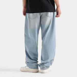 Vaqueros de mezclilla holgados de lavado claro para hombre, de última moda, corte oversize y comodidad relajada, perfectos para streetwear. - Product Image 4