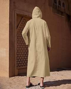 Nouveau design – Vente en gros de thobes élégants marocains, qatariens, turcs, islamiques en coton pour hommes – Thobes Jubbah unis teints avec capuche, respirants - Product Image 4