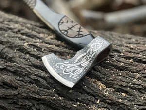 Hacha de cabeza hecha a mano para exteriores, personalizada, con hoja de acero de alto carbono de 18 pulgadas y mango de madera grabado, de grado industrial. - Product Image 2