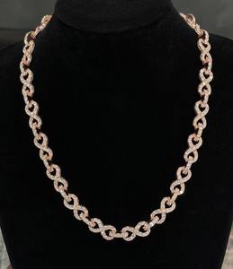 Collar de cadena cubana al por mayor con piedras pavé y acabado pulido disponible a un precio razonable - Product Image 2