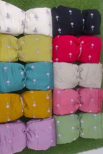 Tissu non tissé Chanderi en coton et soie de poids moyen, orné de perles florales et d'une magnifique broderie, respirant, pour garçons et filles, idéal pour les mariages - Product Image 3