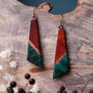 Boucles d'oreilles pendantes élégantes en bois et résine époxy, écologiques, de haute qualité, faites à la main, pour femme - Product Image 2