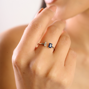 คอลเลกชันขายส่งแหวนเปิดแบบมินิมอลประดับไพลินสีน้ำเงินธรรมชาติ 100% และเพชร ตัวเรือนทองคำขาว K14 แท้  งานจิวเวลรี่สั่งทำพิเศษ - Product Image 2