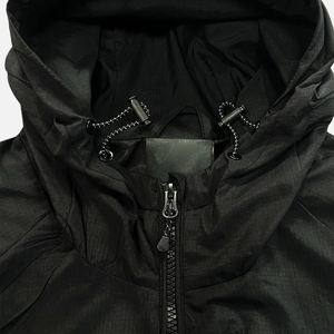 Chaquetas cortavientos para hombre, chaqueta ligera de ciclismo para hombre con capucha, chaqueta cortavientos unisex plegable para golf y running. - Product Image 4