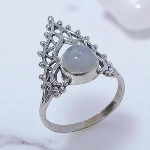 แหวนเงินแท้ 925 ประดับพลอยทรงกลมเจียระไนแบบ Bezel Setting  อะเมทิสต์และมูนสโตน สำหรับผู้หญิง ราคาขายส่ง - Product Image 3