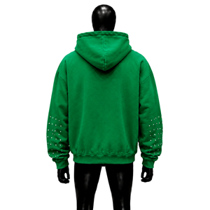 Sudadera con Capucha Verde de Invierno con Gráfico de Oración y Tipografía Audaz, Estilo Cristiano, con Cita Religiosa Inspiradora - Product Image 2