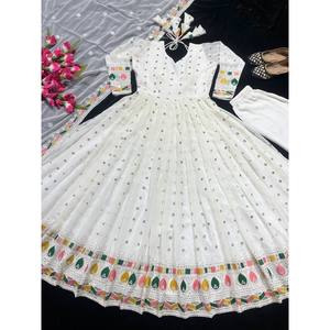 Robe et pantalon Anarkali traditionnels musulmans de créateur avec Dupatta dans un nouveau style fantaisie - Product Image 3