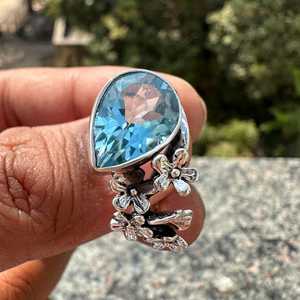 Bague en argent sterling avec topaze bleue taille poire florale, pierre de naissance de décembre, bijou élégant, cadeau minimaliste pour elle - Product Image 1