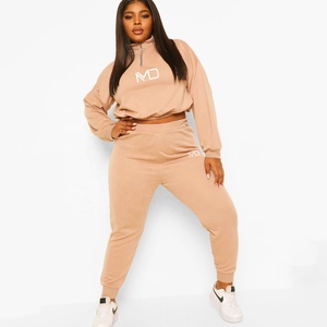 Conjunto Deportivo Corto de Verano para Mujer, Talla Grande, Diseño Personalizado, de Alta Calidad, en Nailon/Algodón, Transpirable, con Capucha y Logotipo - Product Image 1