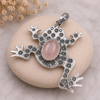 Pendentif grenouille en quartz rose enchanté, cristal naturel, collier fait main avec breloque en laiton, bijoux plaqués or/argent, serti clos ovale
