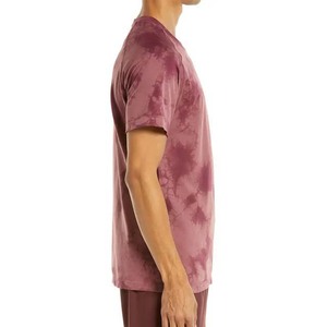Camiseta Casual de Manga Corta con Cuello Redondo y Estampado Tie-Dye para Hombre, Tejido de Punto, Corte Regular, Color Rojo Granate - Product Image 3