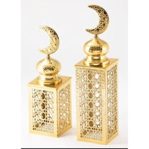 Lanterne en métal en forme de croissant avec découpes complexes, éclairage doux et ambiance chaleureuse pour la décoration festive de la maison pendant le Ramadan - Product Image 5